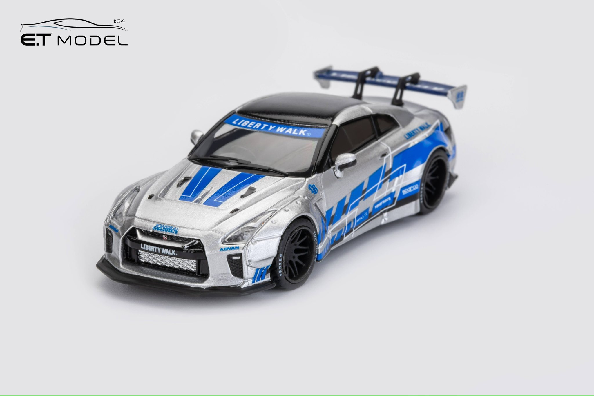 MC 1/64 Nissan GT-R R35 FNF 速激銀藍