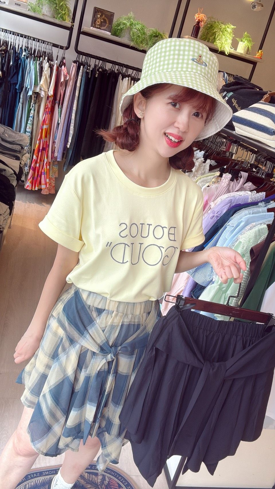 點點感英字刺繡袖反折圓領棉Ｔ恤短袖上衣