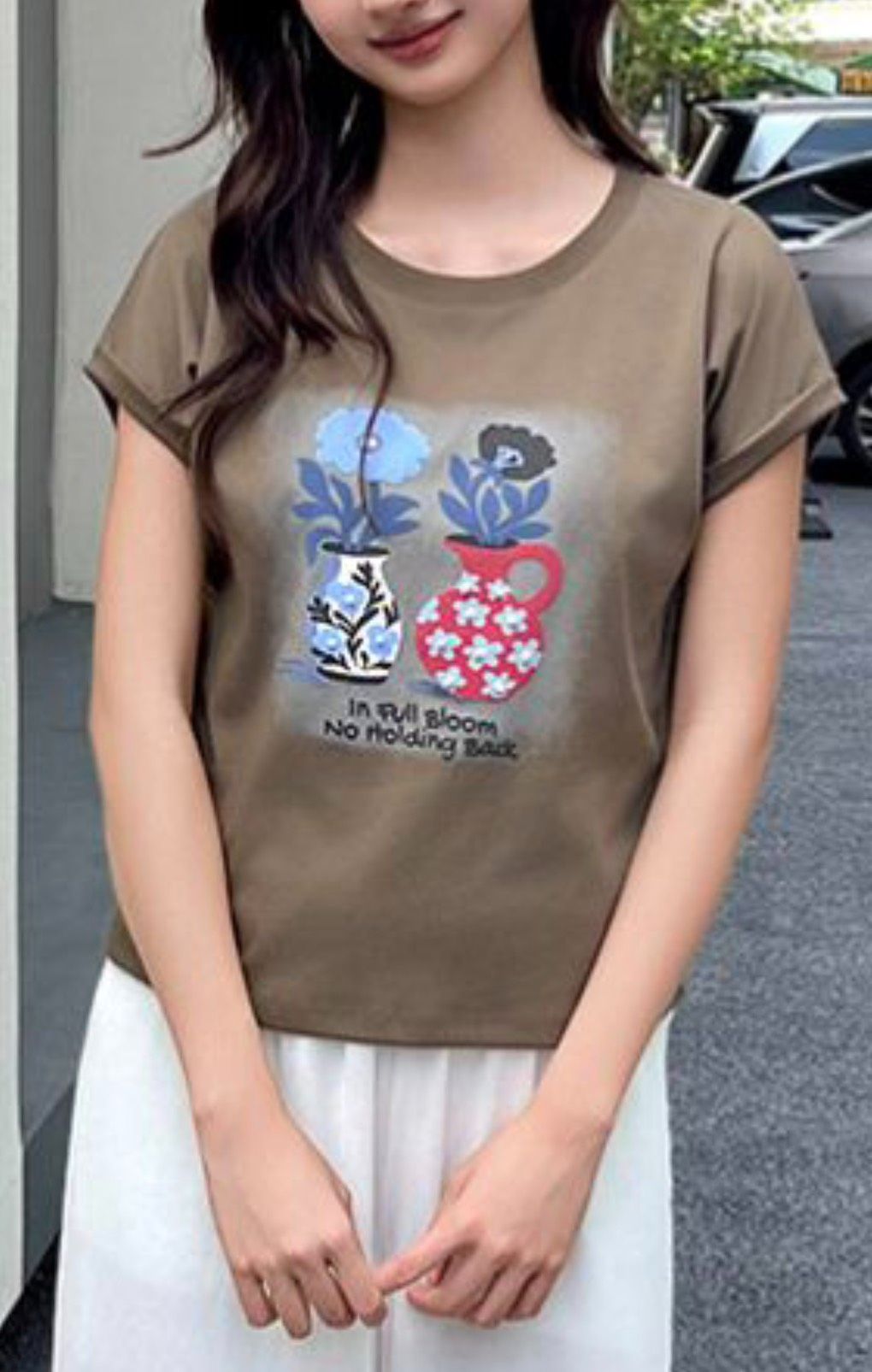 花瓶小花印花珍珠點綴飛鼠袖口反折中短版圓領棉Ｔ恤短袖上衣