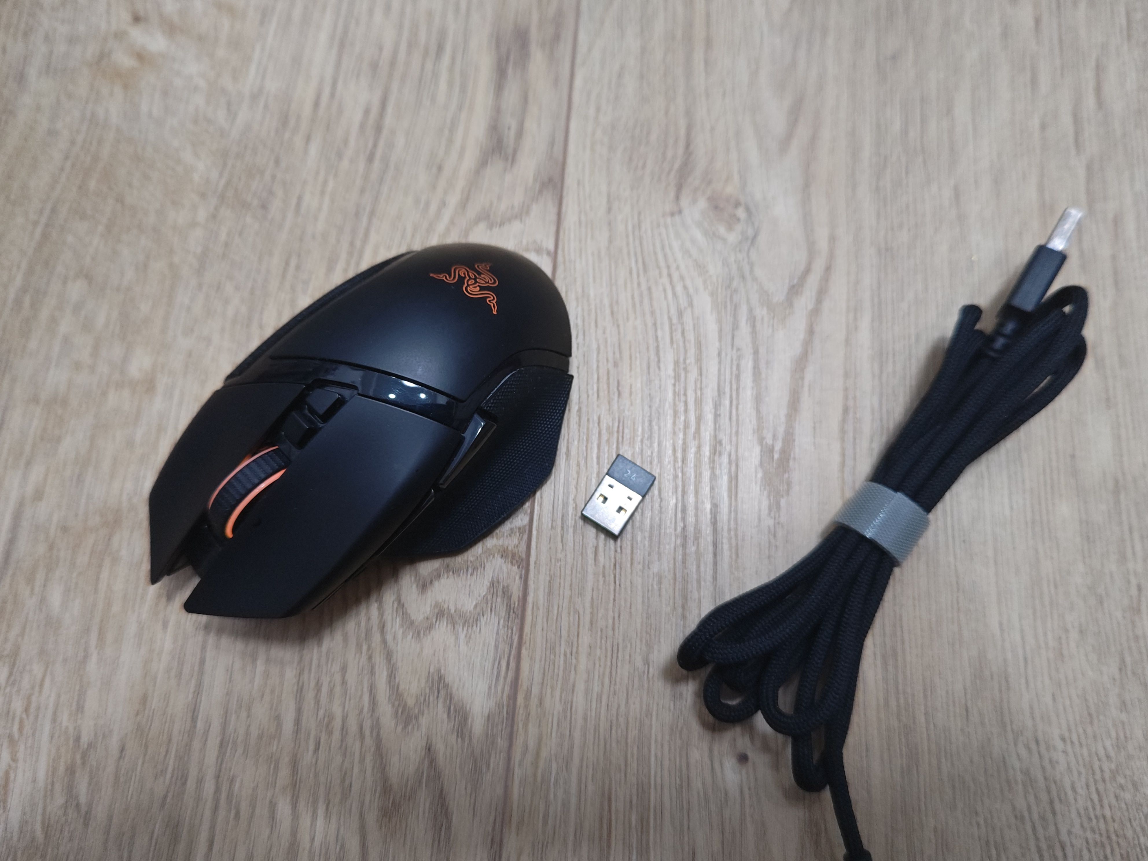 Razer BASILISK ULTIMATE WIRELESS 巴塞利斯蛇 終極版 無線滑鼠