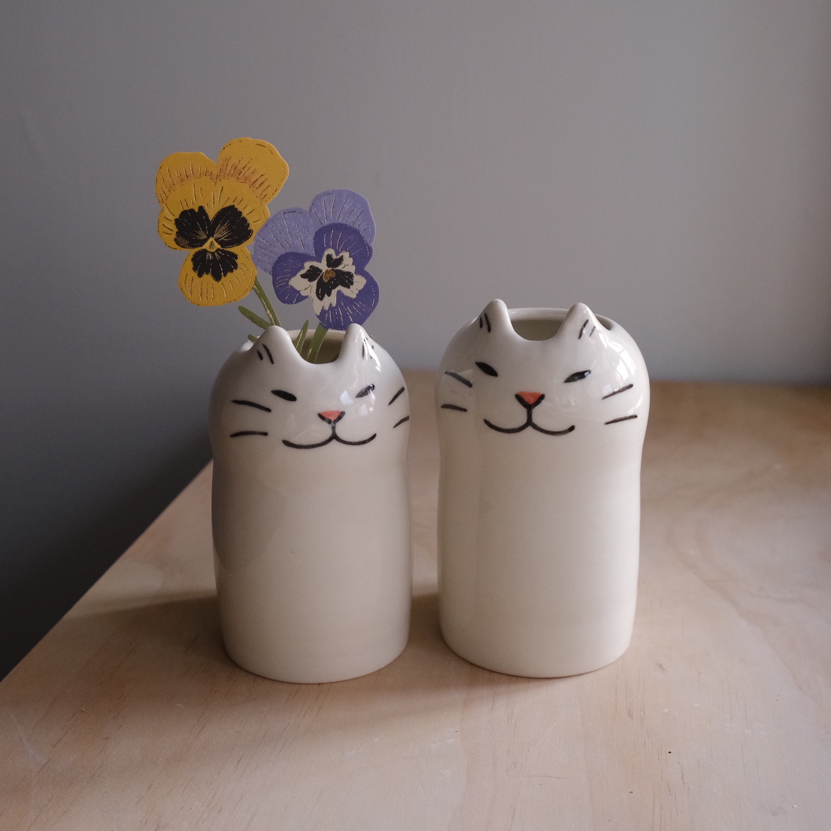 Yycat 白貓花器 1左、2右