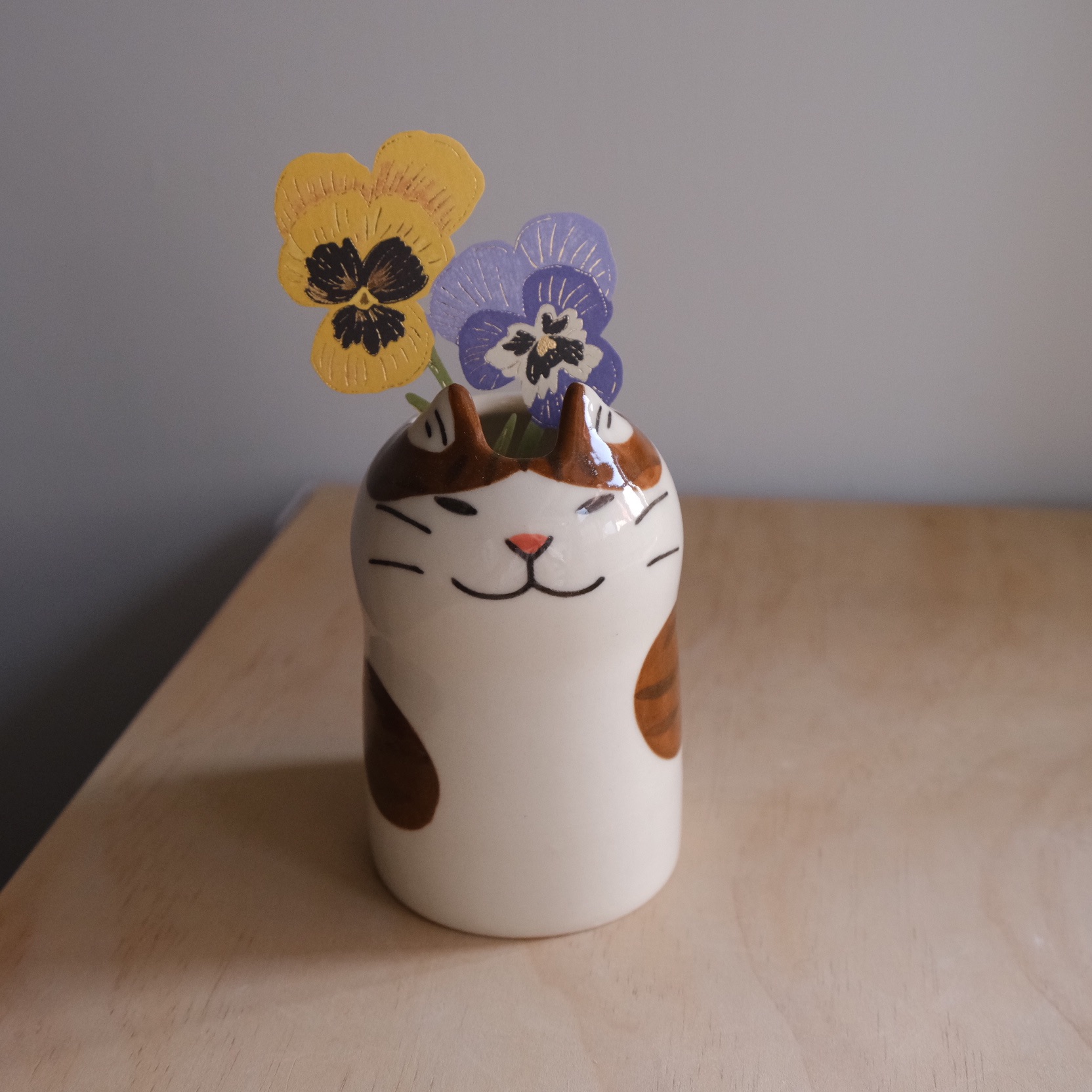 Yycat 白底虎斑貓花器2