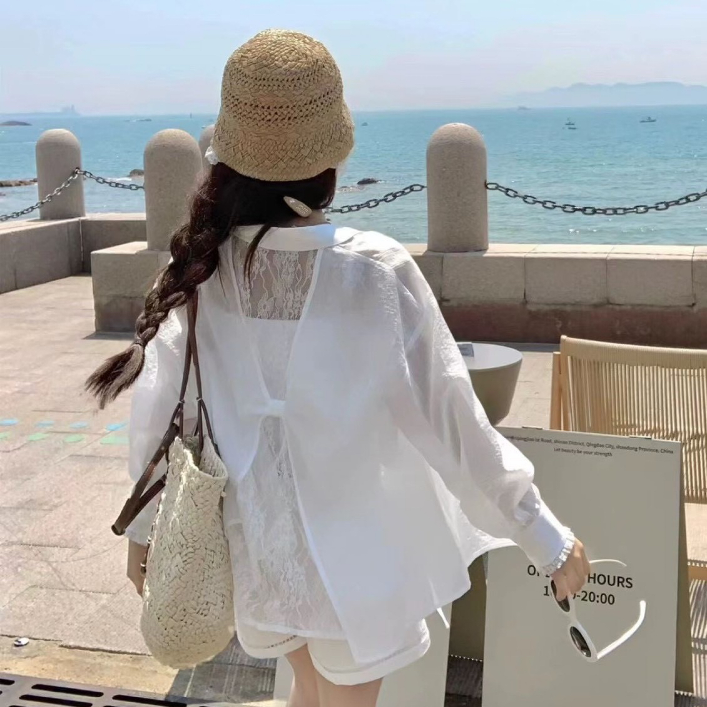 ✦後拼接小花蕾絲襯衫