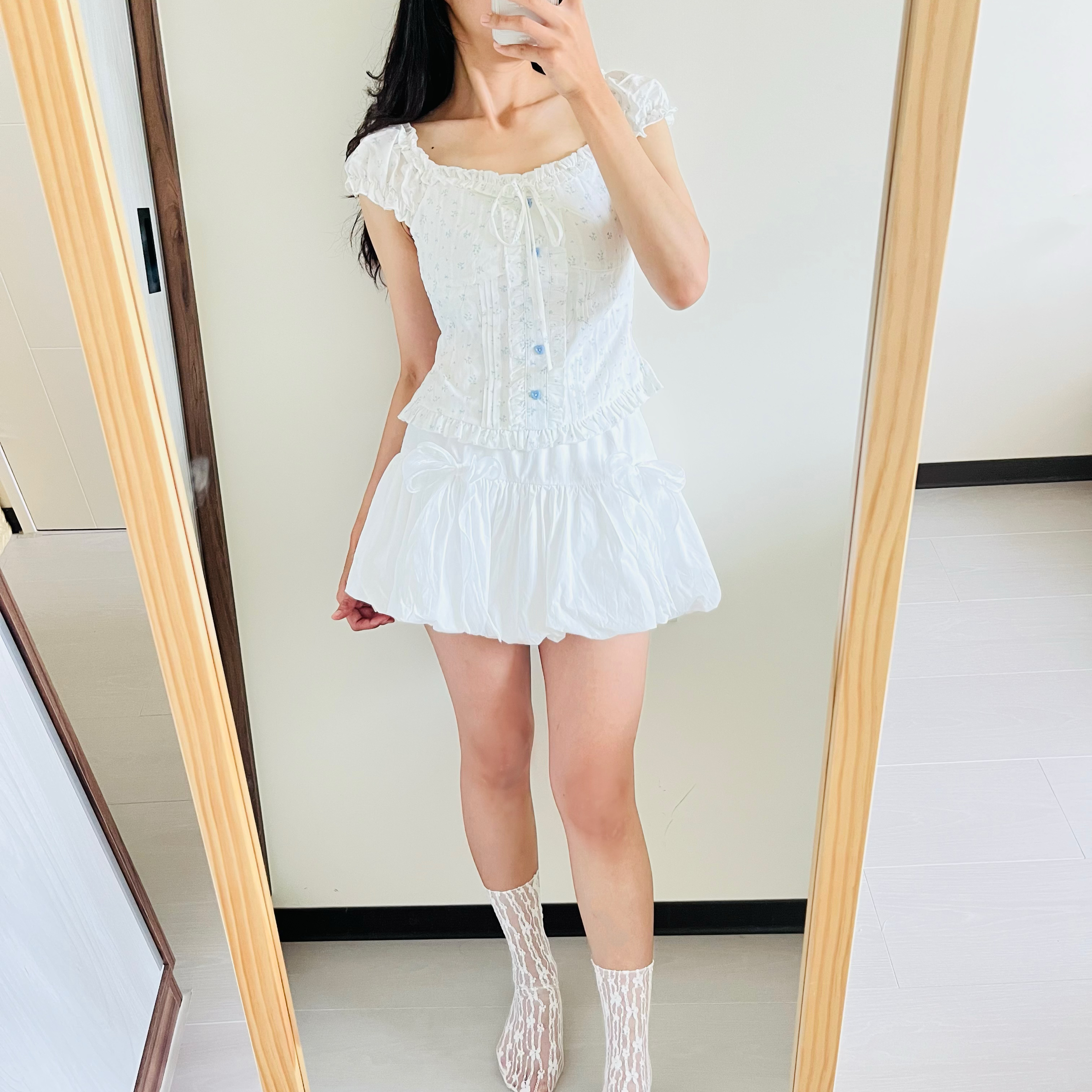 ✦愛心釦碎花荷葉邊上衣