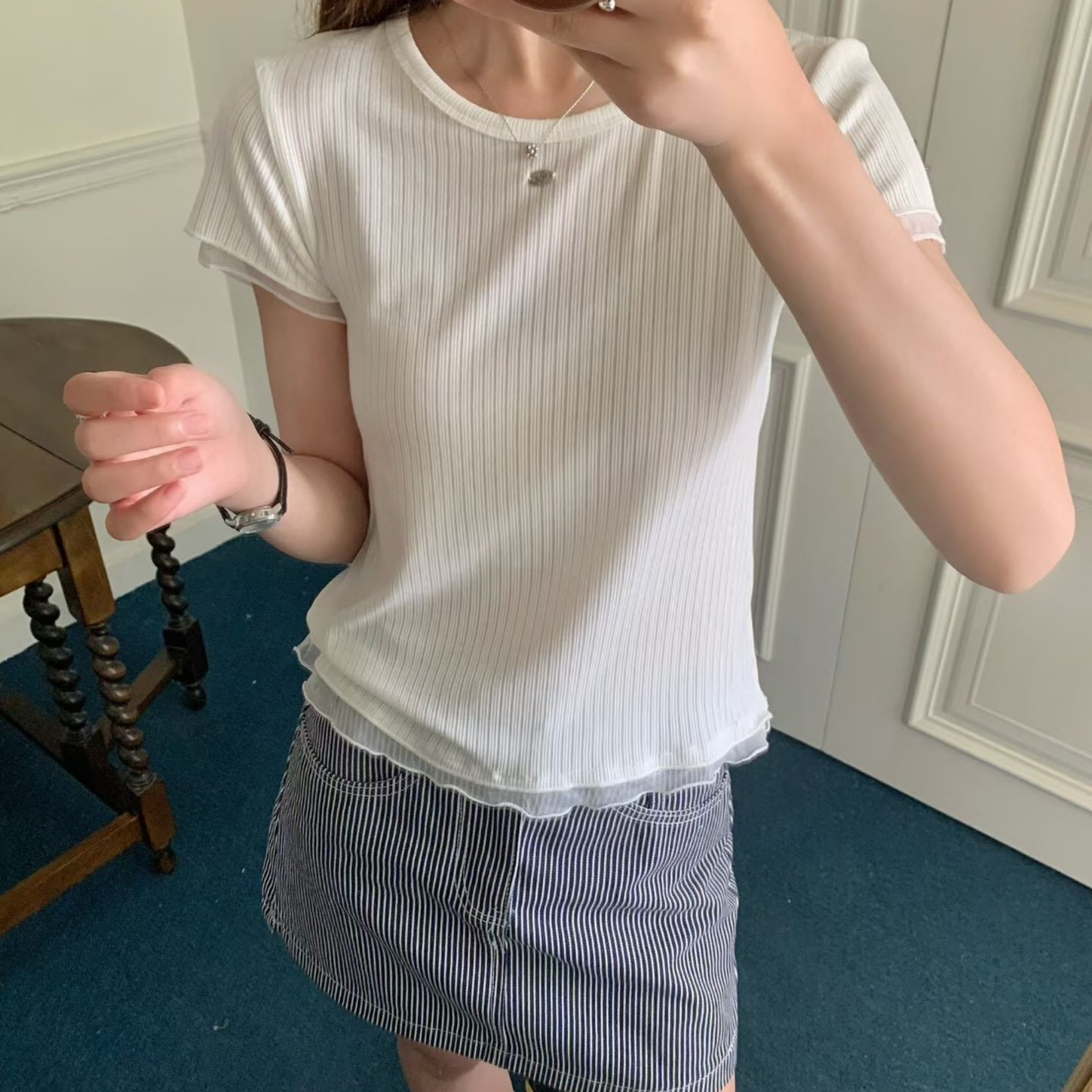✦小標蕾絲拼接上衣