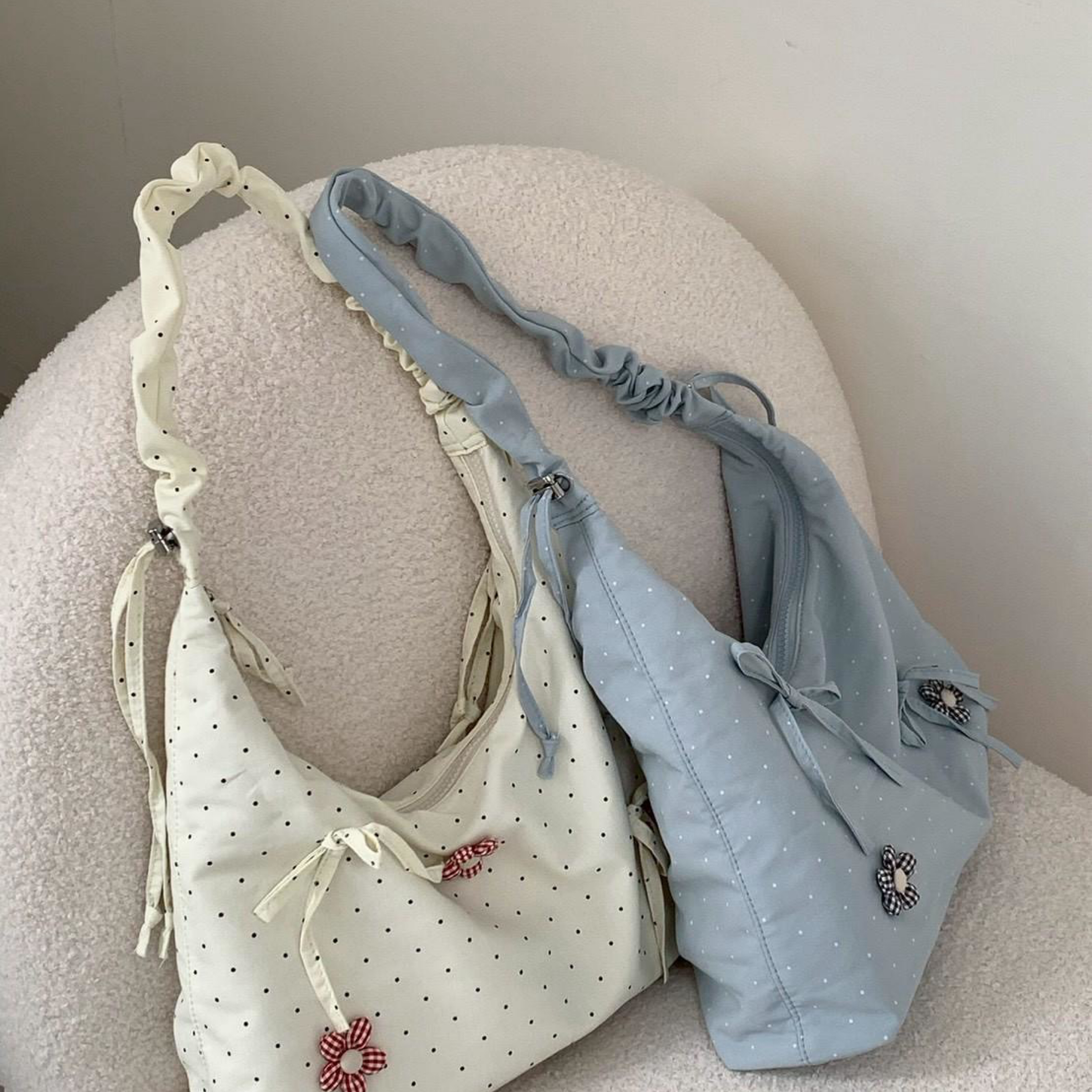 8月新品♡點點花朵肩背包
