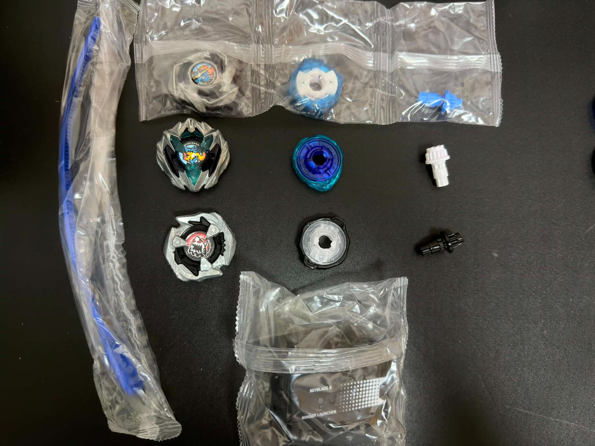 整圖販售 新手固鎖破壞組合 全新拉條發射器+全新蒼龍突襲+二手蒼龍暴刃+二手鮫鯊鋒鰭（黑鯊魚）（不要輕易對好友的陀螺嘗試