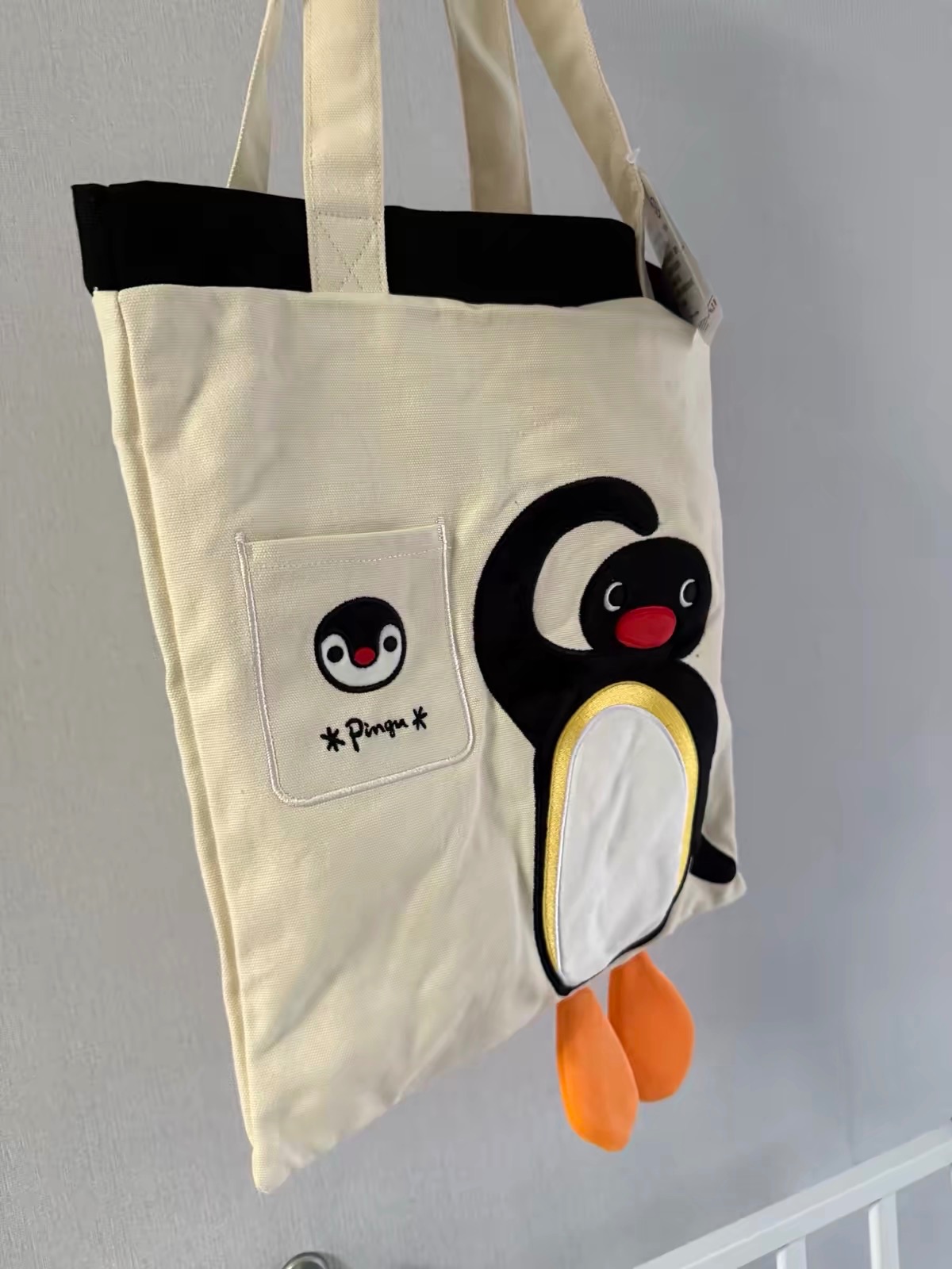山莫🌟正版授權 Pingu露小腳單肩包