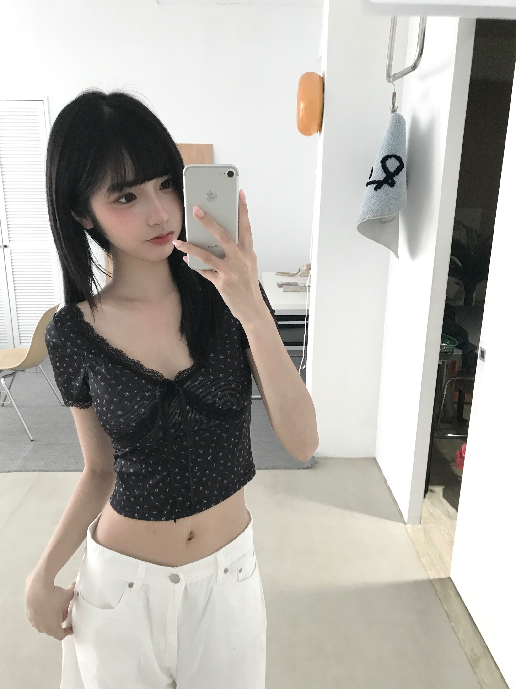 𝑷𝒐𝒏𝒚𝒐 涼感碎花蕾絲滾邊V領胸墊上衣