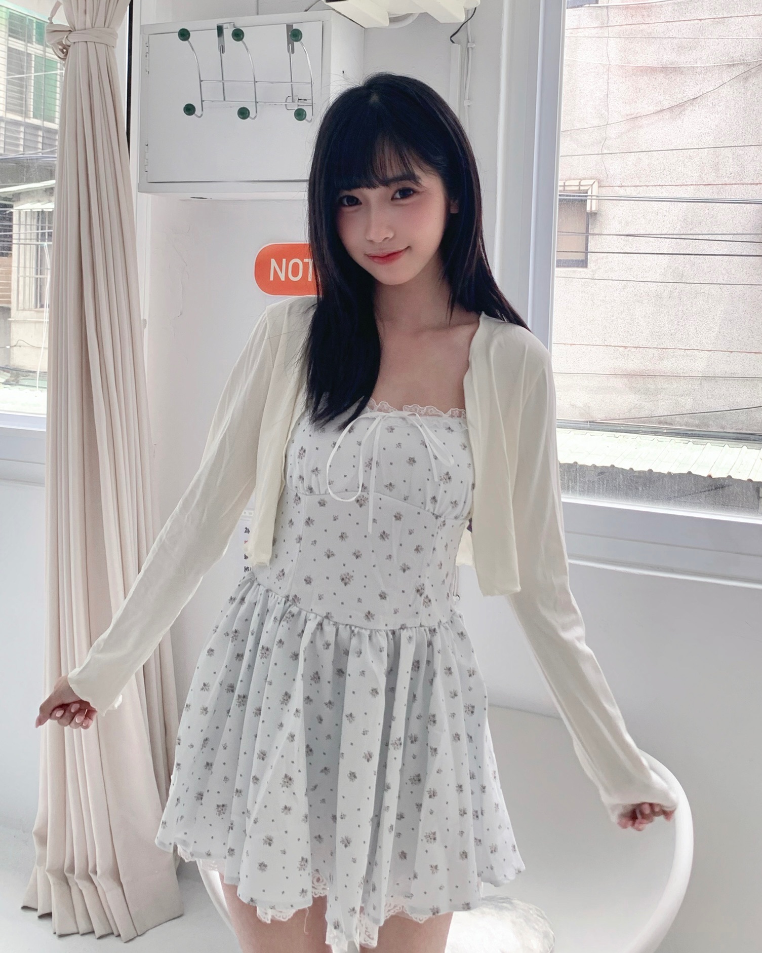 𝑷𝒐𝒏𝒚𝒐 小花細肩洋＋木耳邊外套
