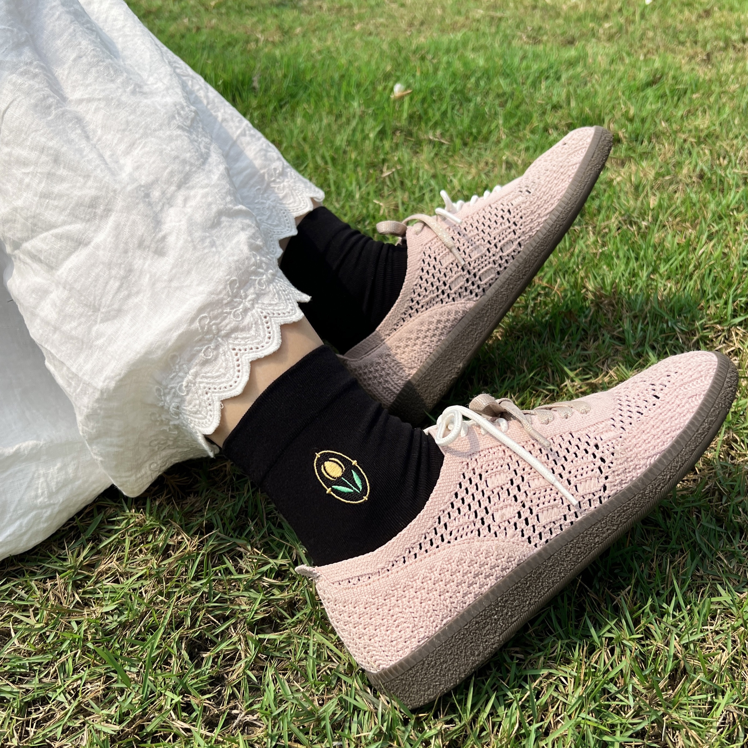鬱金香刺繡襪子 