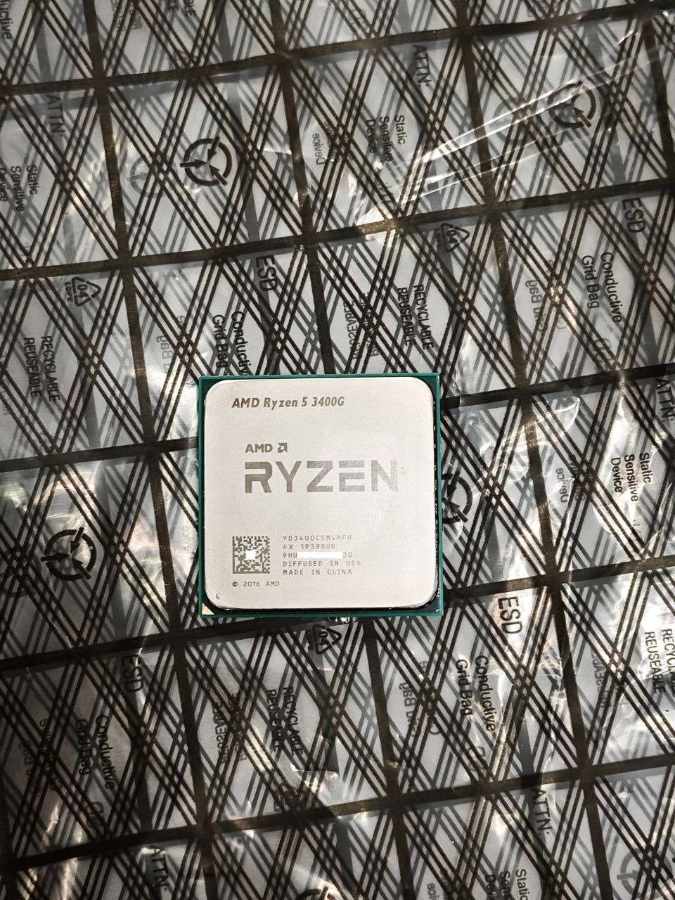 AMD Ryzen 5 3400G （針腳有歪）
