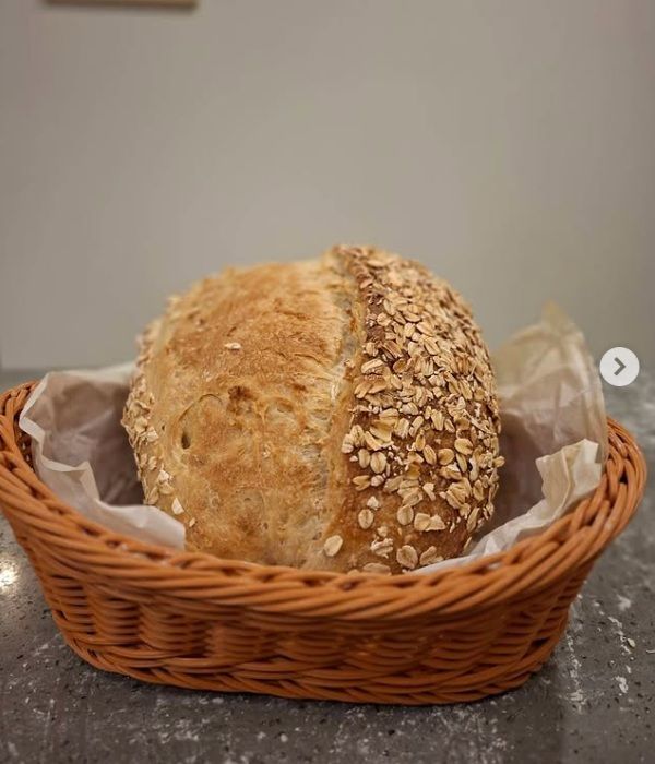 奶油燕麥酸種歐包 270元