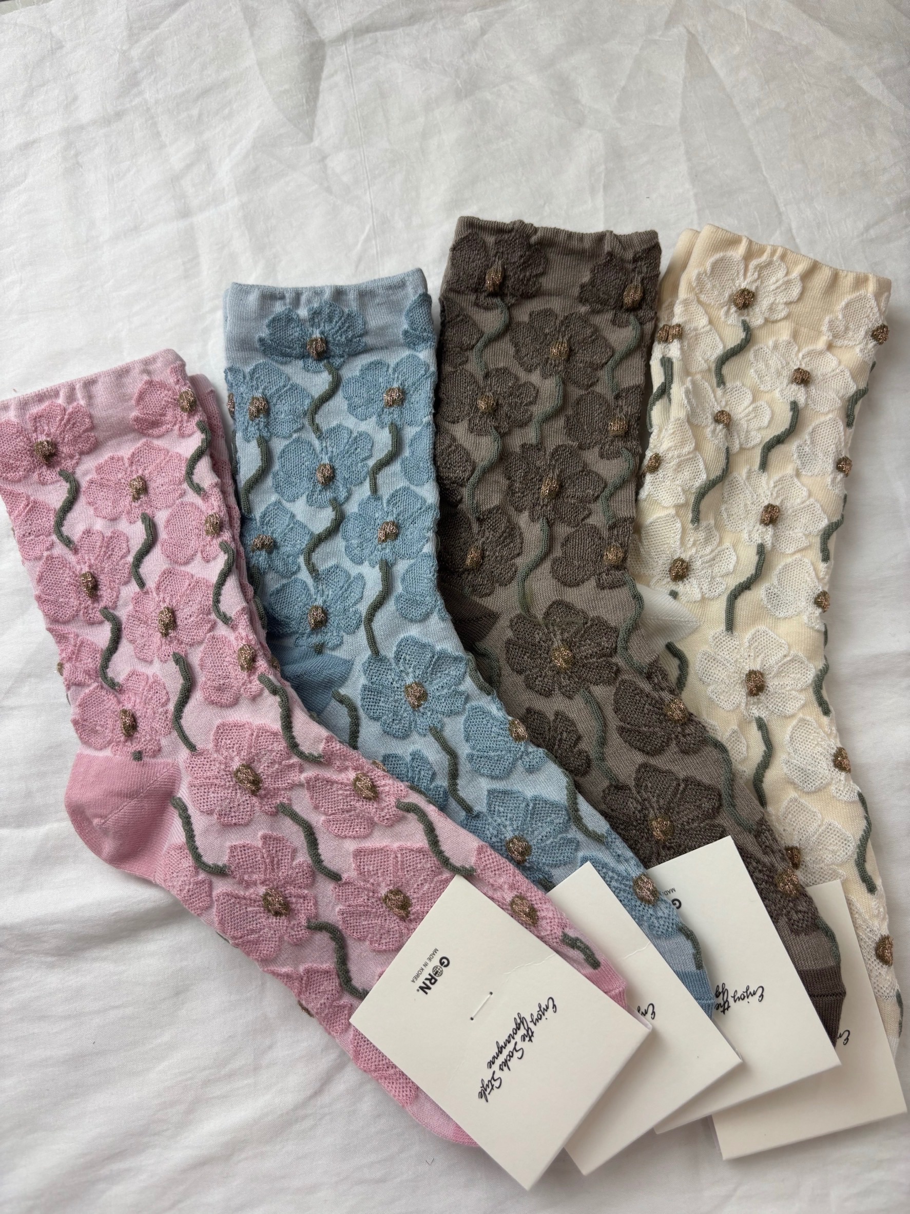 立體刺繡小花中筒襪