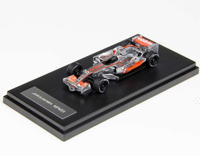 LCD 1:64 McLaren MP4-23