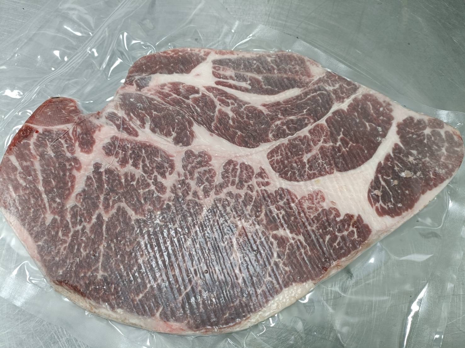 巨無霸牛排（比臉大）