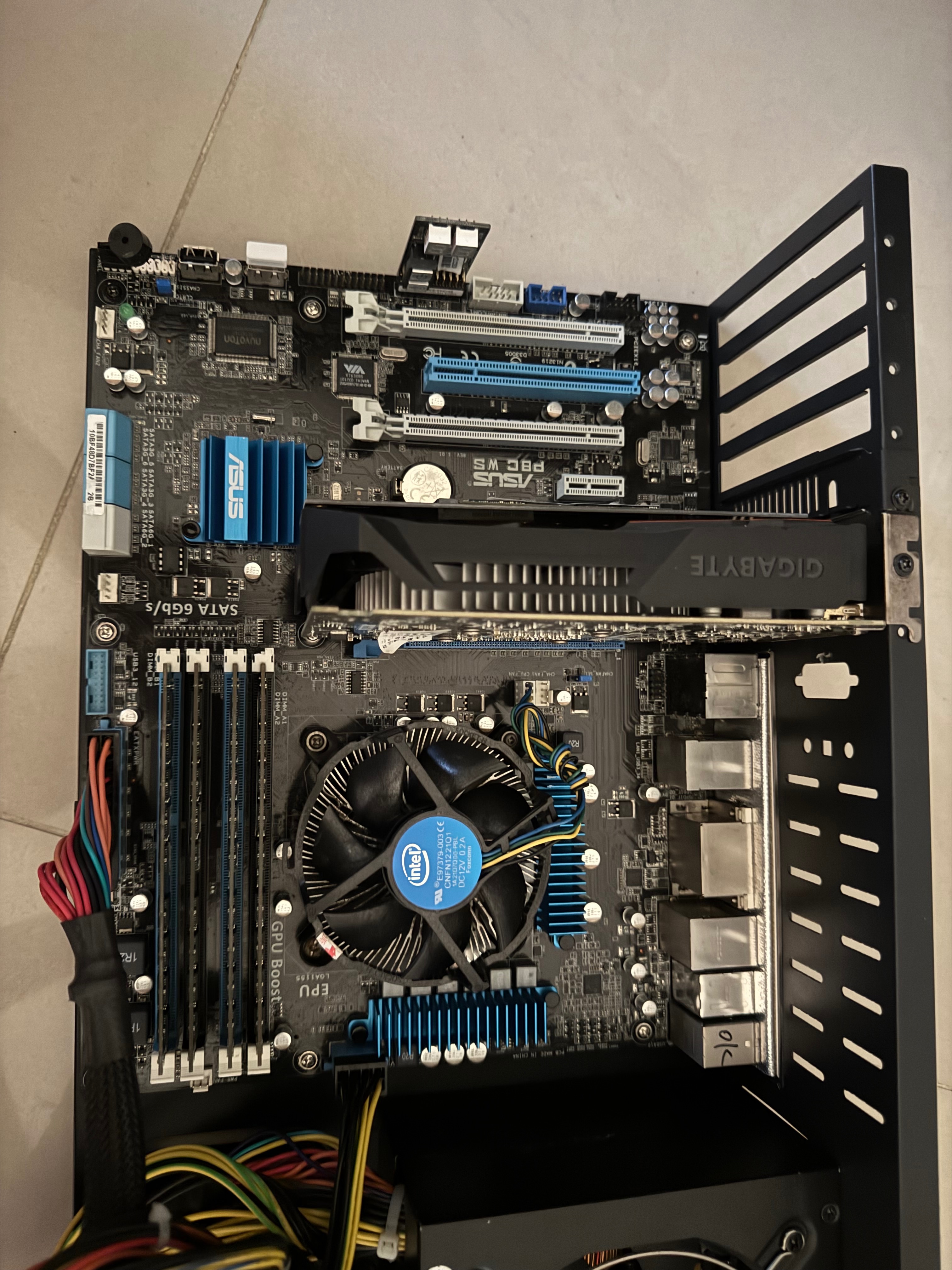 伺服器主機板記憶體cpu