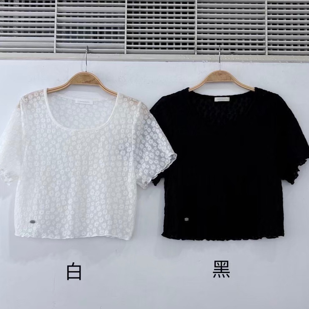 壓紋小花銀牌短版上衣