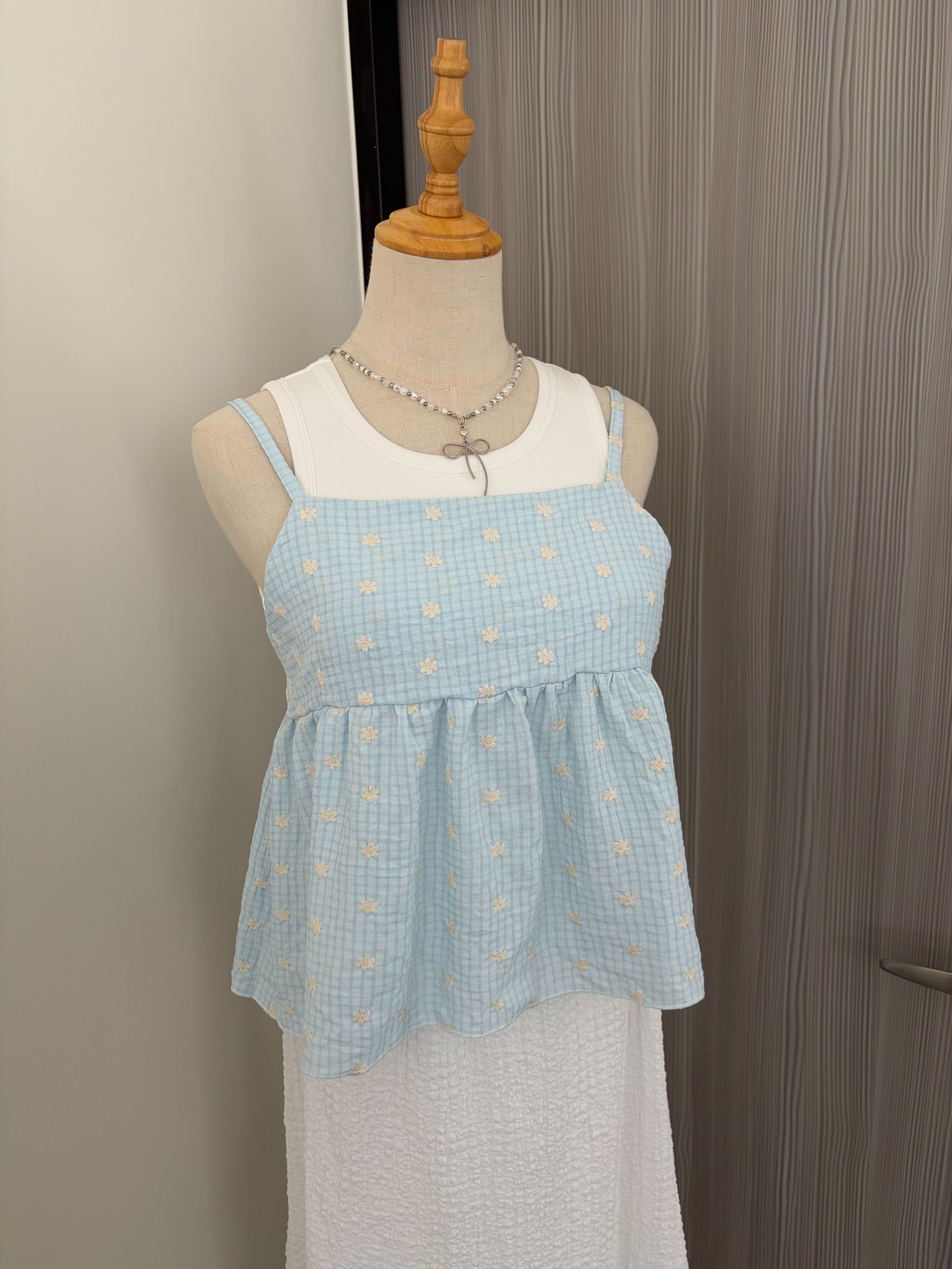 後綁帶刺繡花花背心