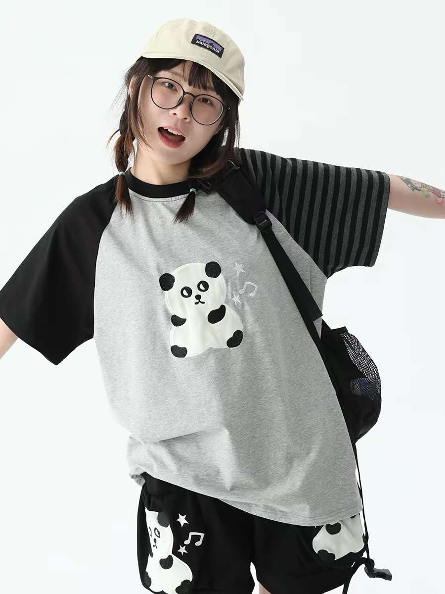 熊貓刺繡不對稱拼接黑灰插肩T