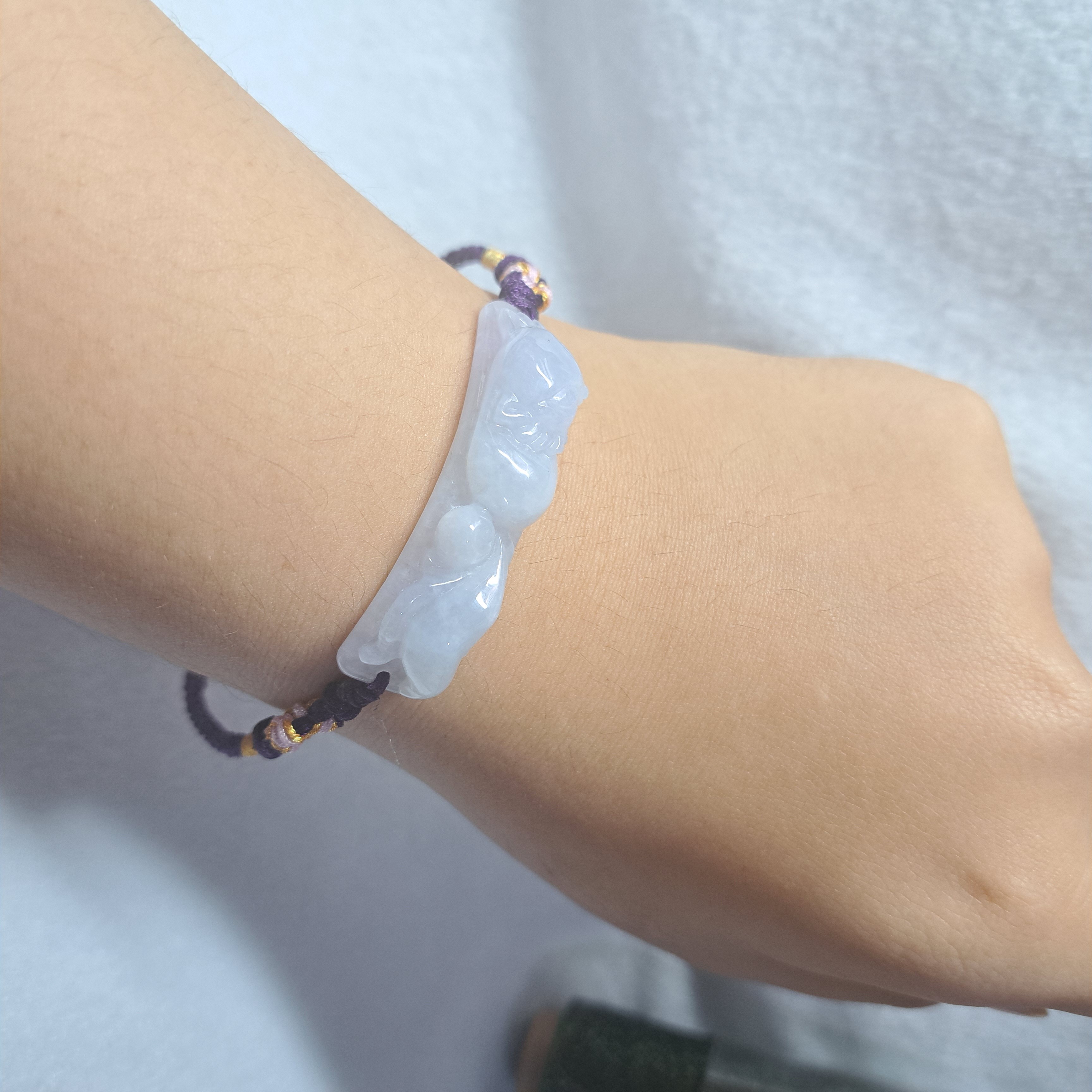 💜🦊 緬甸天然 A 貨翡翠。淡藍紫九尾靈狐手排