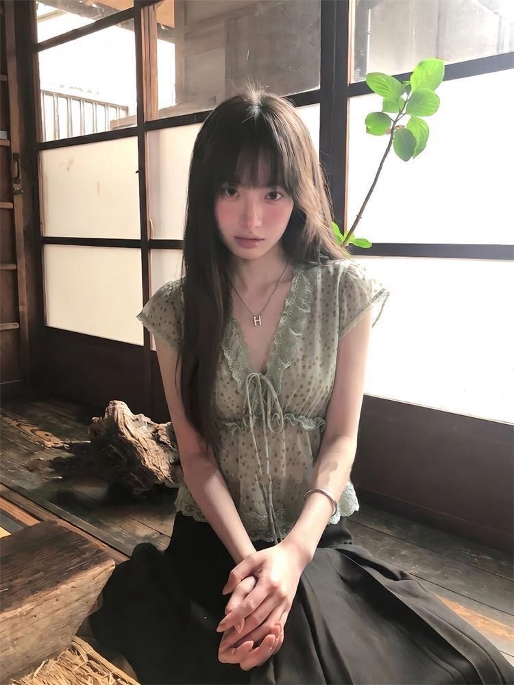 ꒰法系古早感V領花邊淺綠上衣꒱