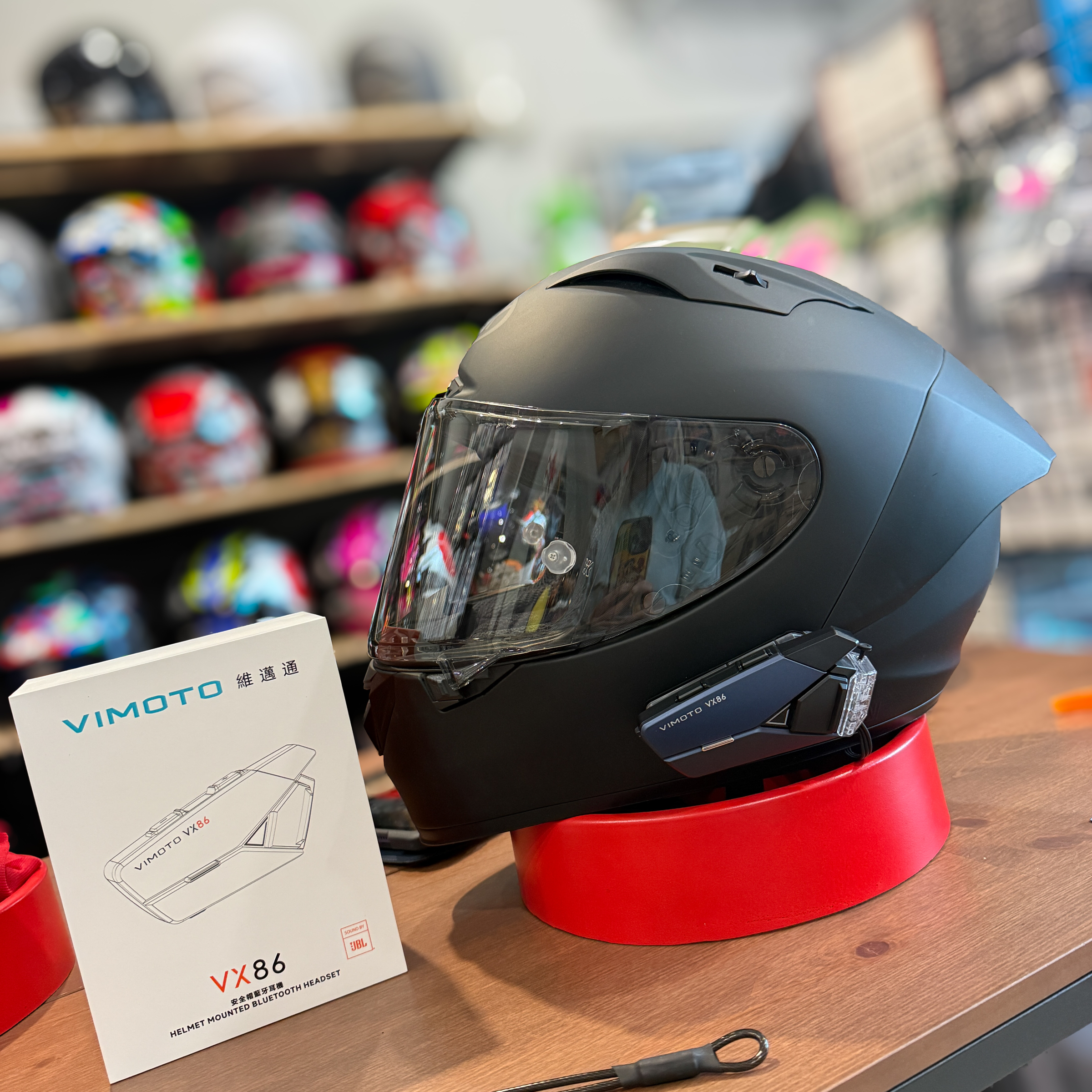 「機車人」VIMOTO維邁通VX86藍牙耳機，「贈」限量磁吸充電底座