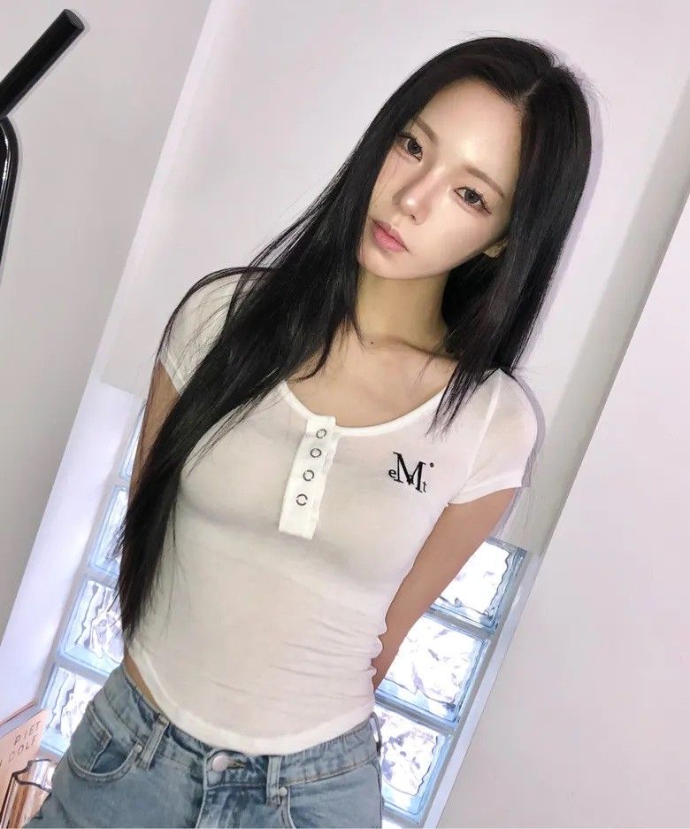 （ 預購 ） Mucent  圓領排扣上衣 合身款