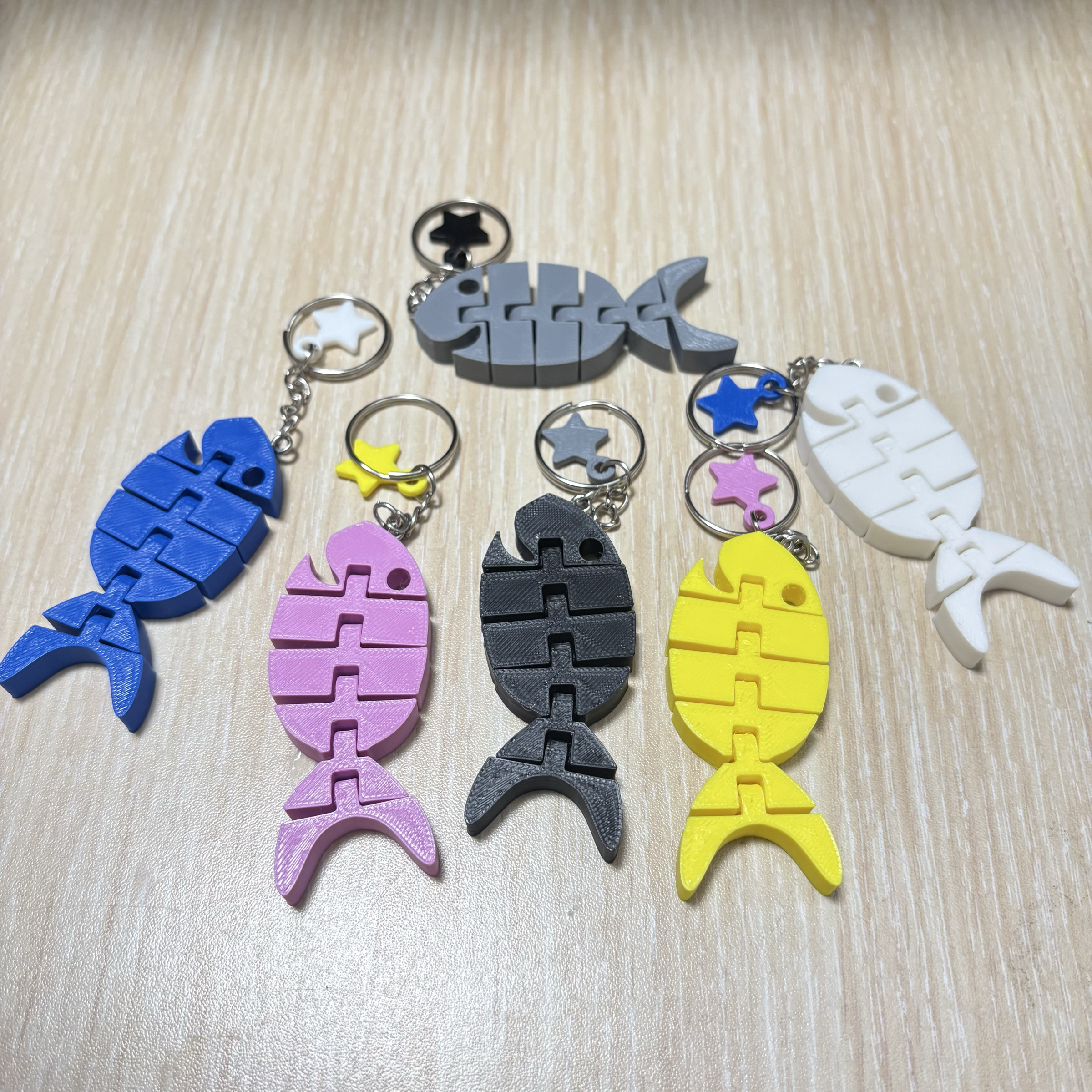 ⭐️星星相印📣買三送一📣3D列印微笑小魚活動式鑰匙圈/小魚活動式結構玩具   魚鑰匙圈玩具吊飾 魚兒.吊飾.小禮物