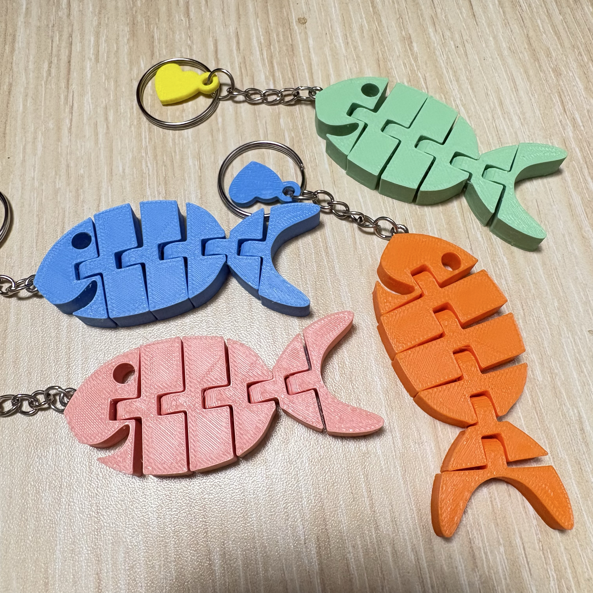 📣買三送一📣3D列印微笑小魚活動式鑰匙圈/小魚活動式結構玩具   魚鑰匙圈玩具吊飾 魚兒.吊飾.小禮物.動物