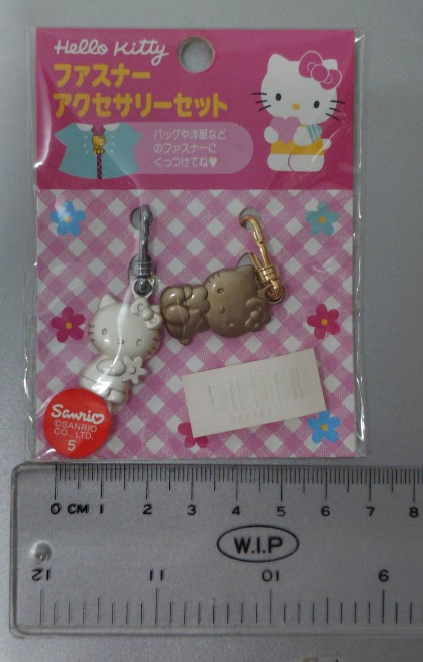 Hello Kitty 拉鍊頭吊飾組合（金銀各一）