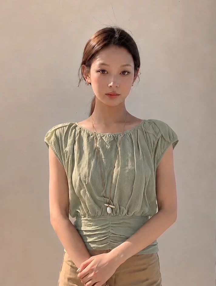 下擺收腰感短版抓皺圓領針織短袖上衣