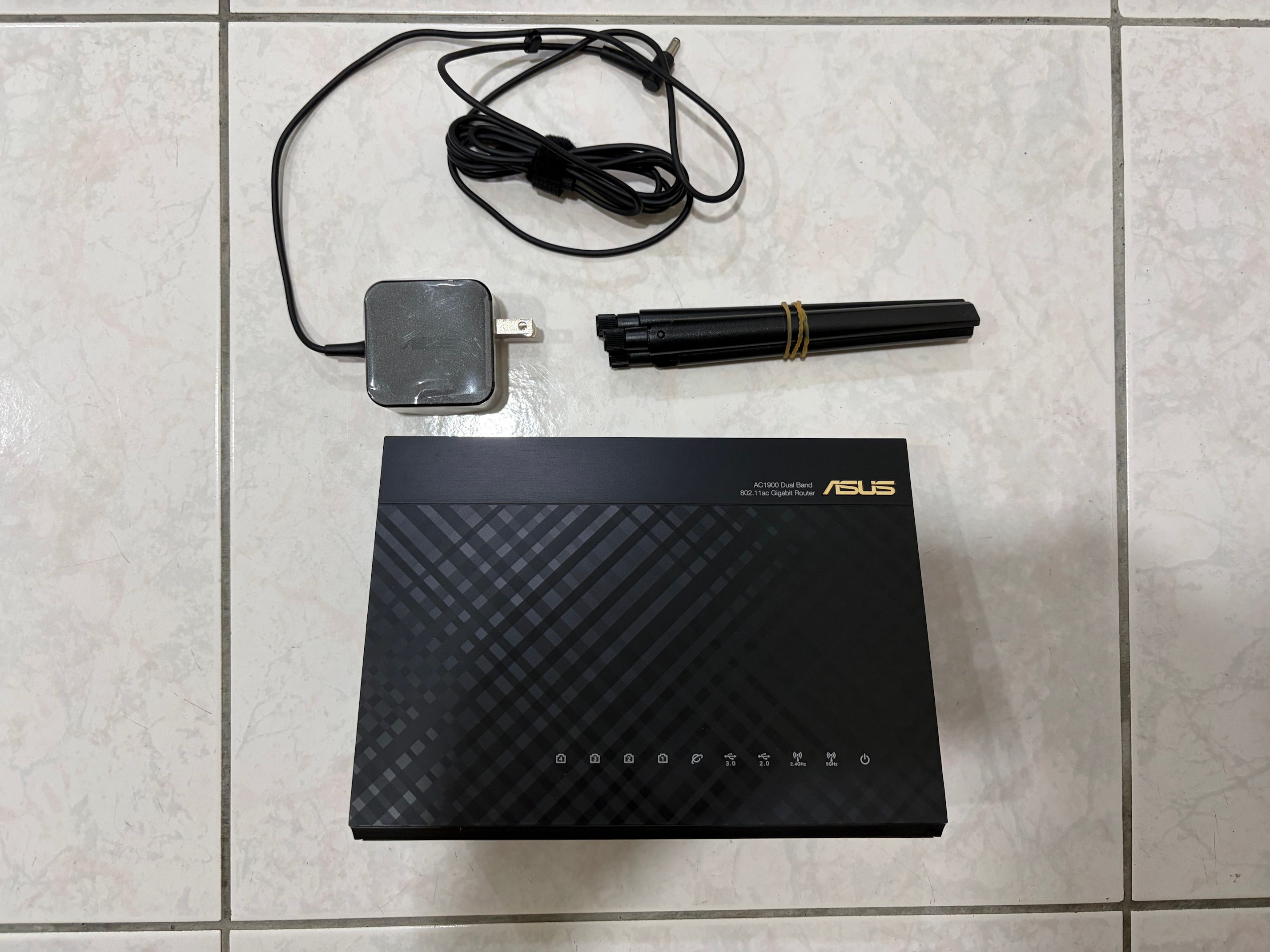 ASUS RT-AC68U（三天線）
