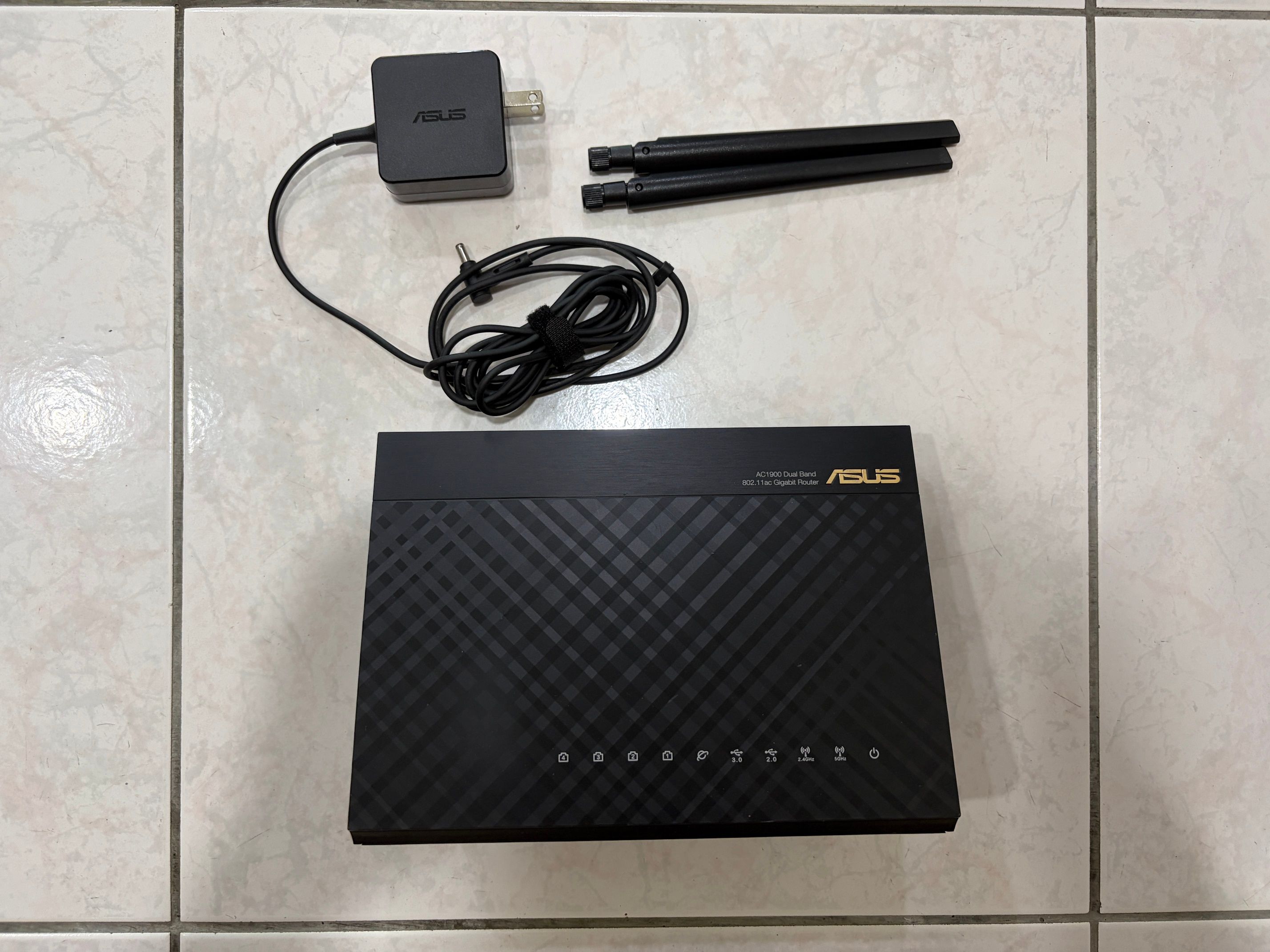 ASUS RT-AC68U（雙天線）
