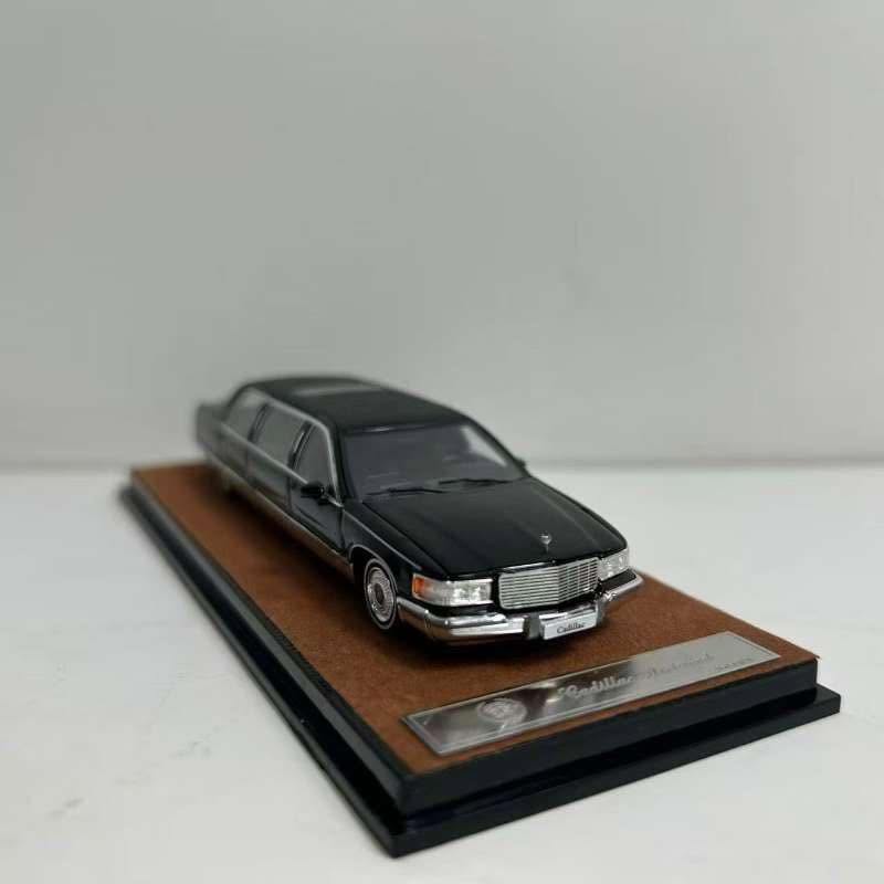 XiaoGuang Model 1/64 Fleetwood Limousine 加長版