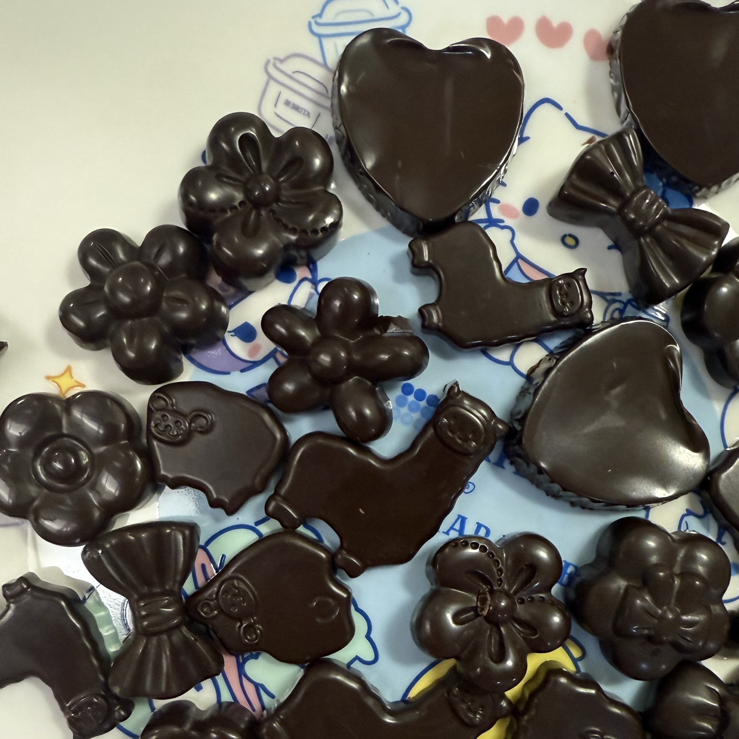 一顆造型巧克力🍫