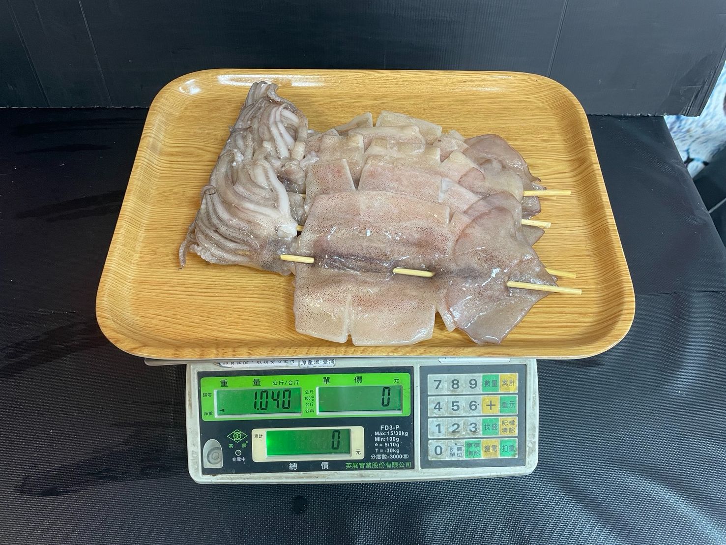 【天天來海鮮】台灣美味魷魚串 剖開 ／ 1隻 180~220g／1包 5隻 1000g±5%
