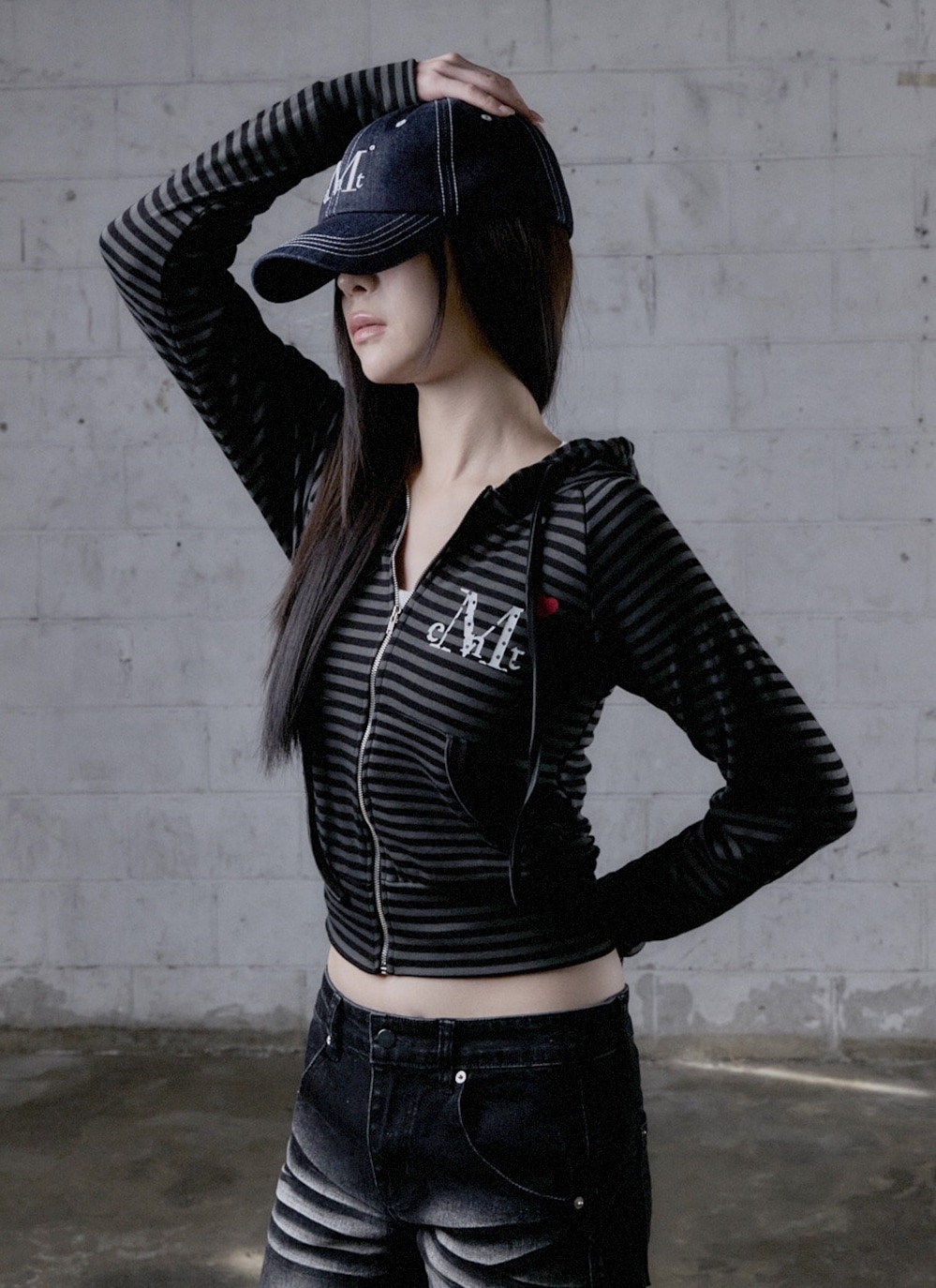 LOVRITS MINI HEART LOGO STRIPE RAGLAN HOOD ZIP-UP （2Color） 러