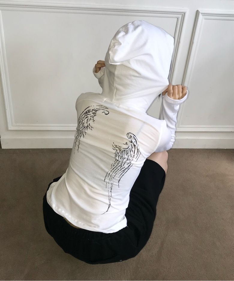 RIVEN ANGEL WINGS HOOD T （2COLOR） 리벤 엔젤 윙스 후드 티 （2컬러）