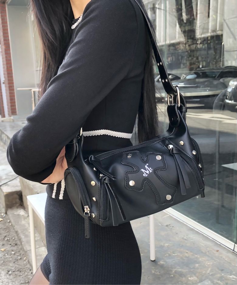 BAEL CROSS LEATHER PATCH MINI SHOULDER BAG 바엘 크로스 레더 패치 미니 숄