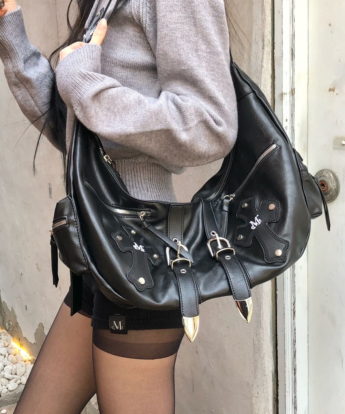STRUM CROSS LEATHER BELTED SHOULDER BAG UNISEX 스트럼 크로스 레더 벨티