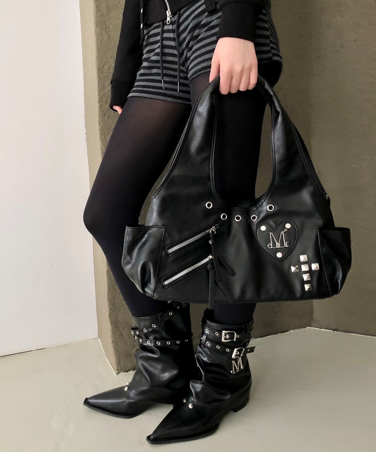 ROMIA HEART PATCH CROSS STUD SHOULDER BAG UNISEX 로미아 하트 패치 크