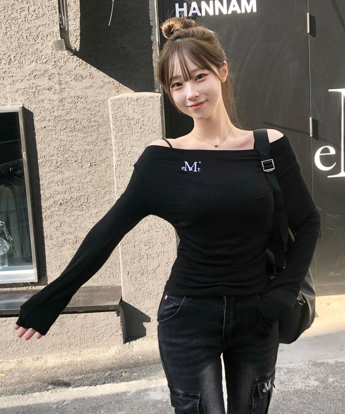 LIVRE OFF SHOULDER UNBALANCE LONG SLEEVE T （4Color） 리브르 오프 숄