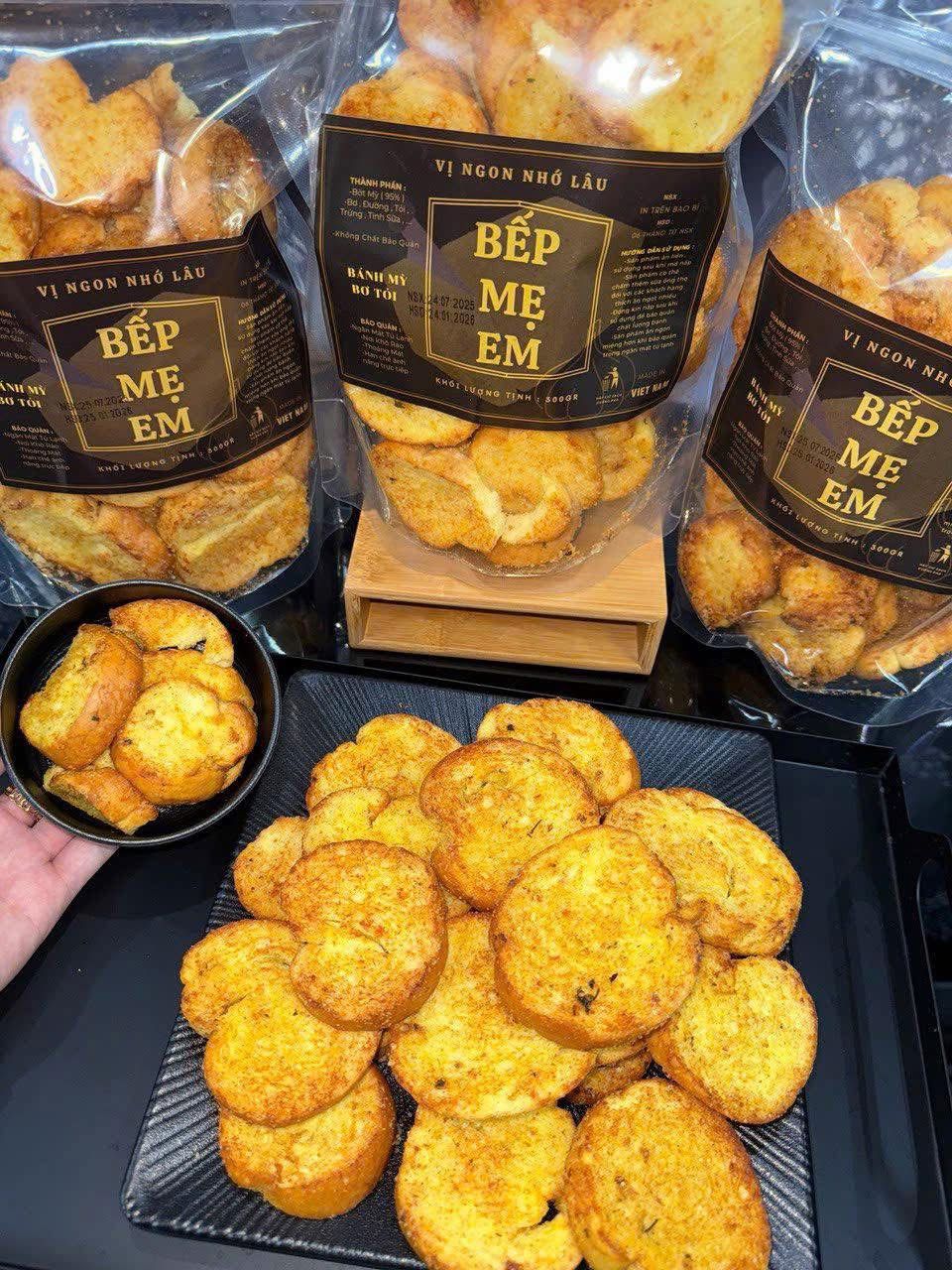 香蒜烤麵包 bánh mỳ bơ tỏi