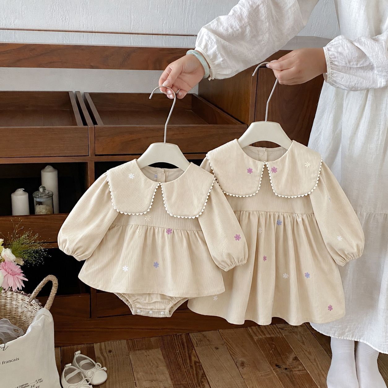 【貝殼星】姊妹裝x女童女寶 彩色花朵刺繡翻領洋裝/包屁衣 211810506