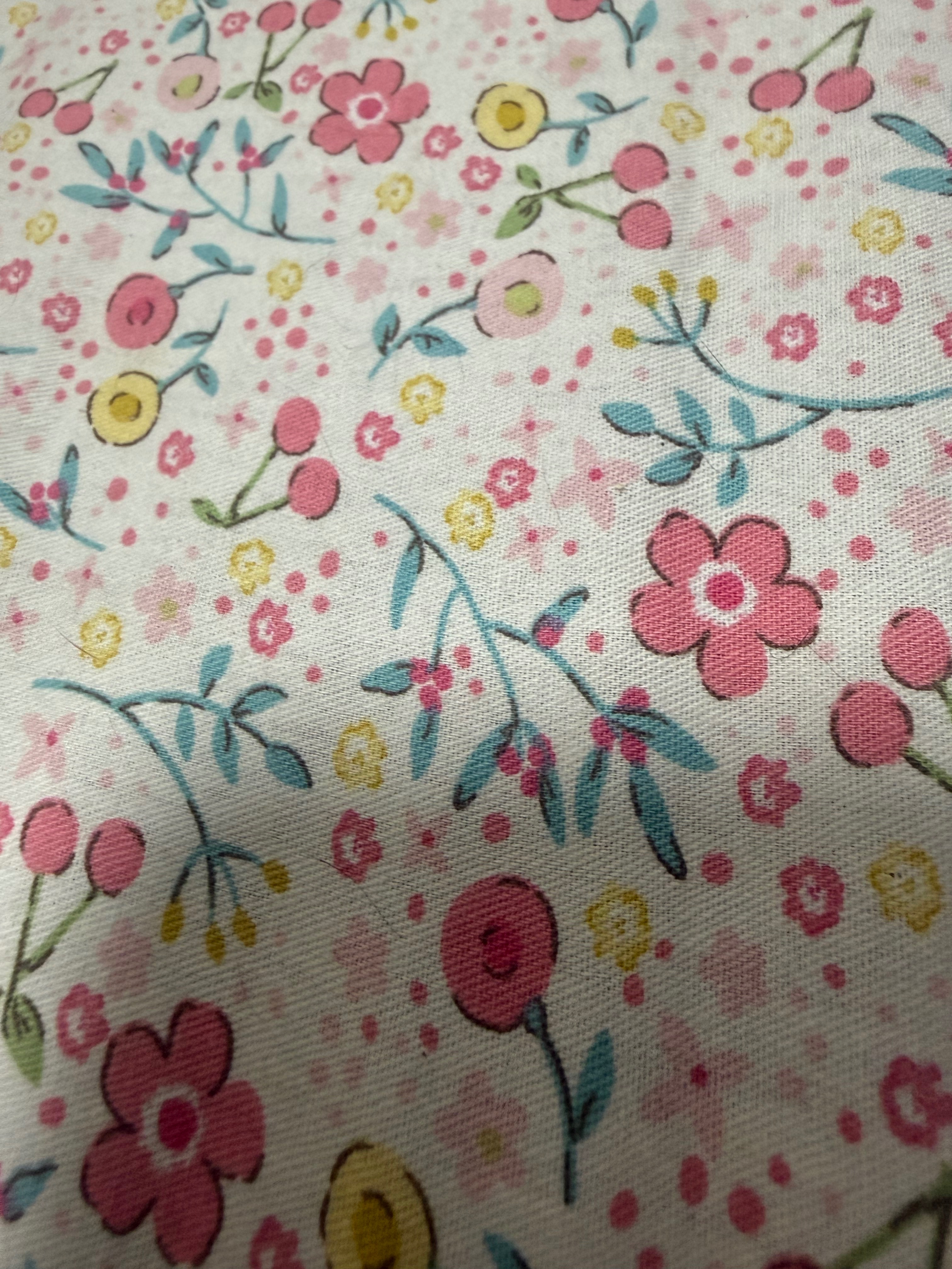 剪刀上的蘑菇自印