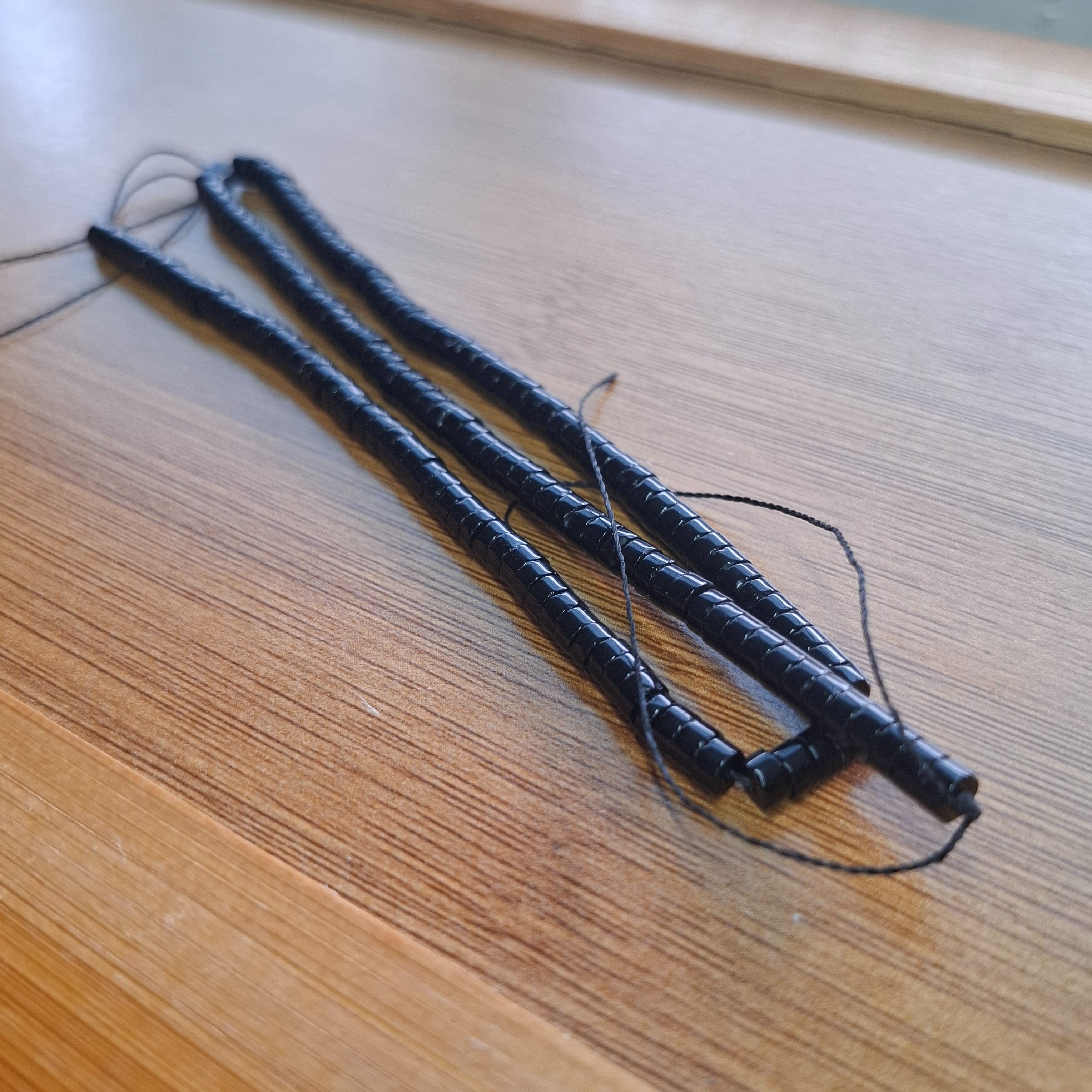 4mm黑瑪瑙釦片條珠（約39cm）