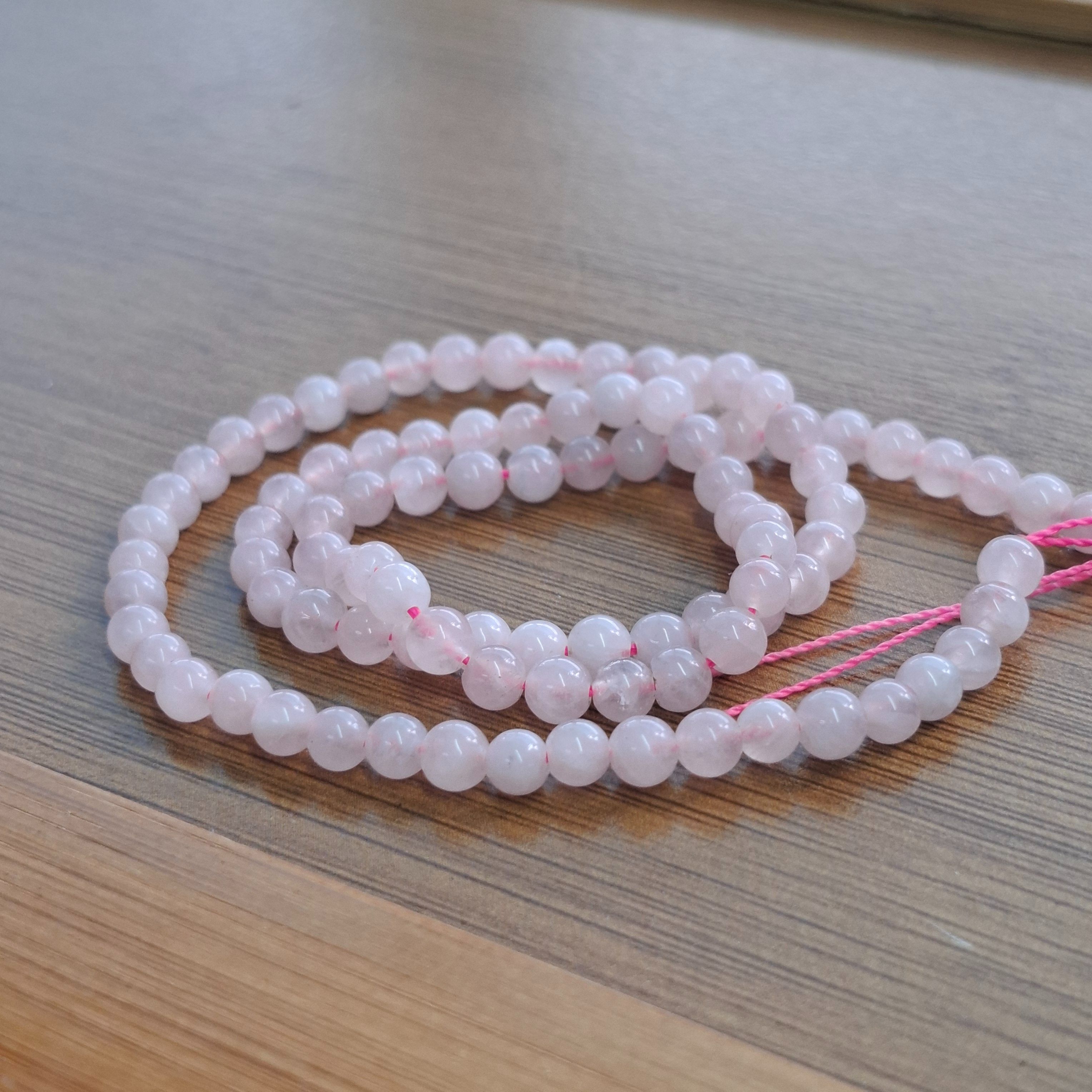 4mm粉晶條珠（約40cm）